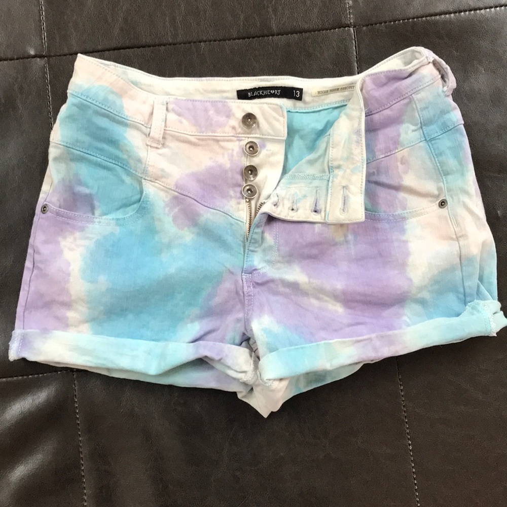 Shorts by Hot Topic!!Tie dye like pattern size 13!